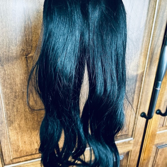 Halo 16 in black extensions. #1 color Fine hair texture. - Picture 4 of 7